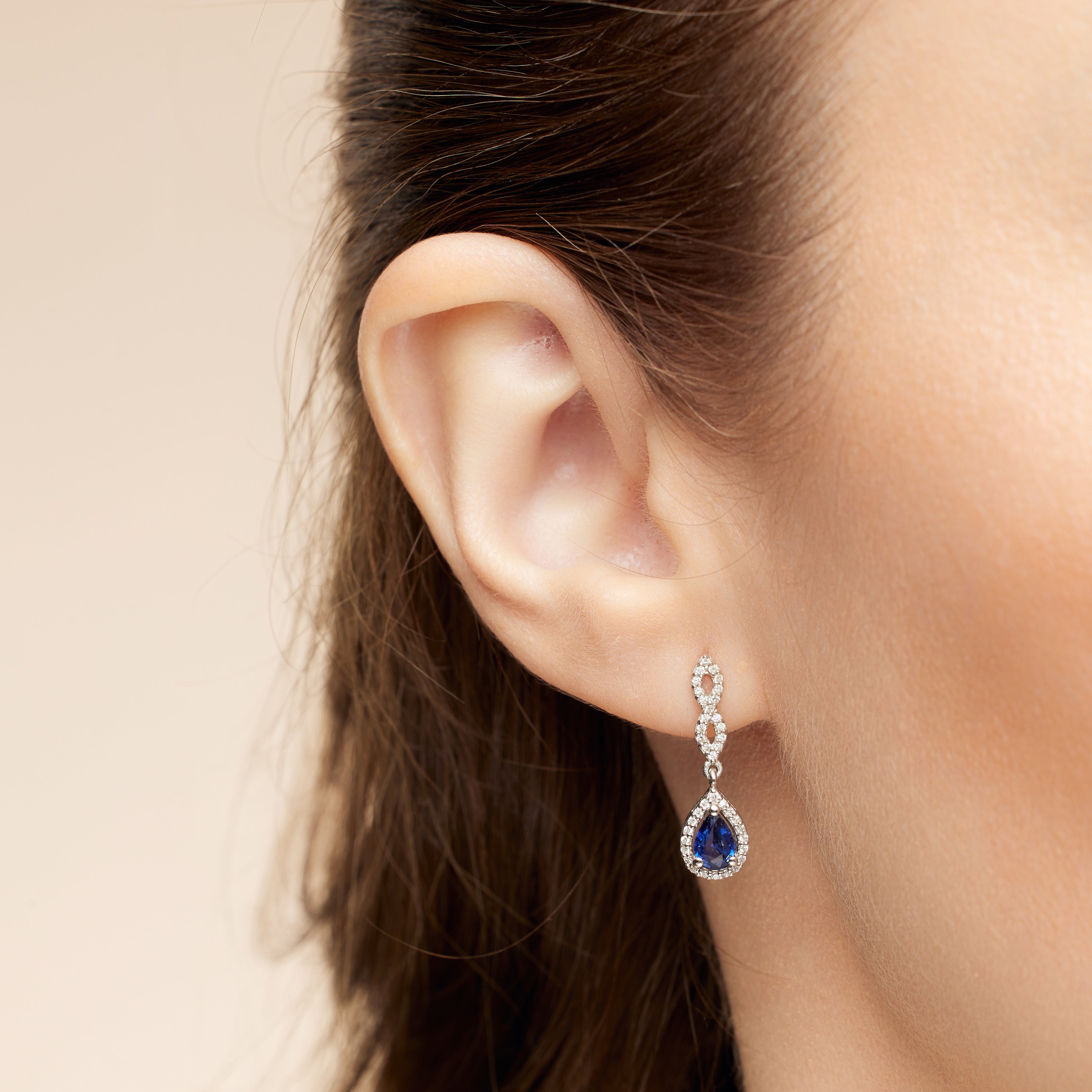 18K White Gold Earrings with 0.24ct Diamonds and 0.81ct Sapphire