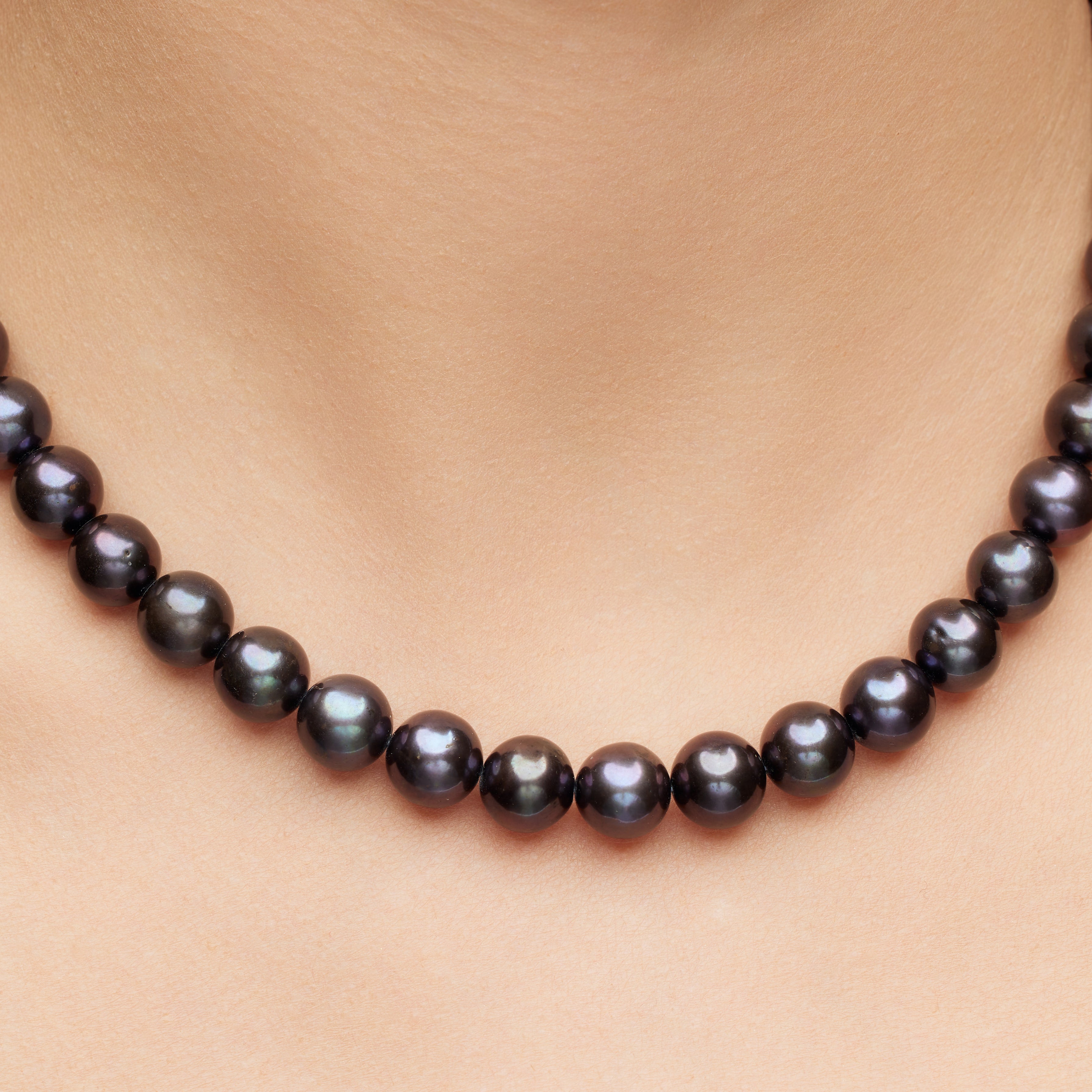 Natural Black Culture Pearls Necklace with 14K Gold Clasp