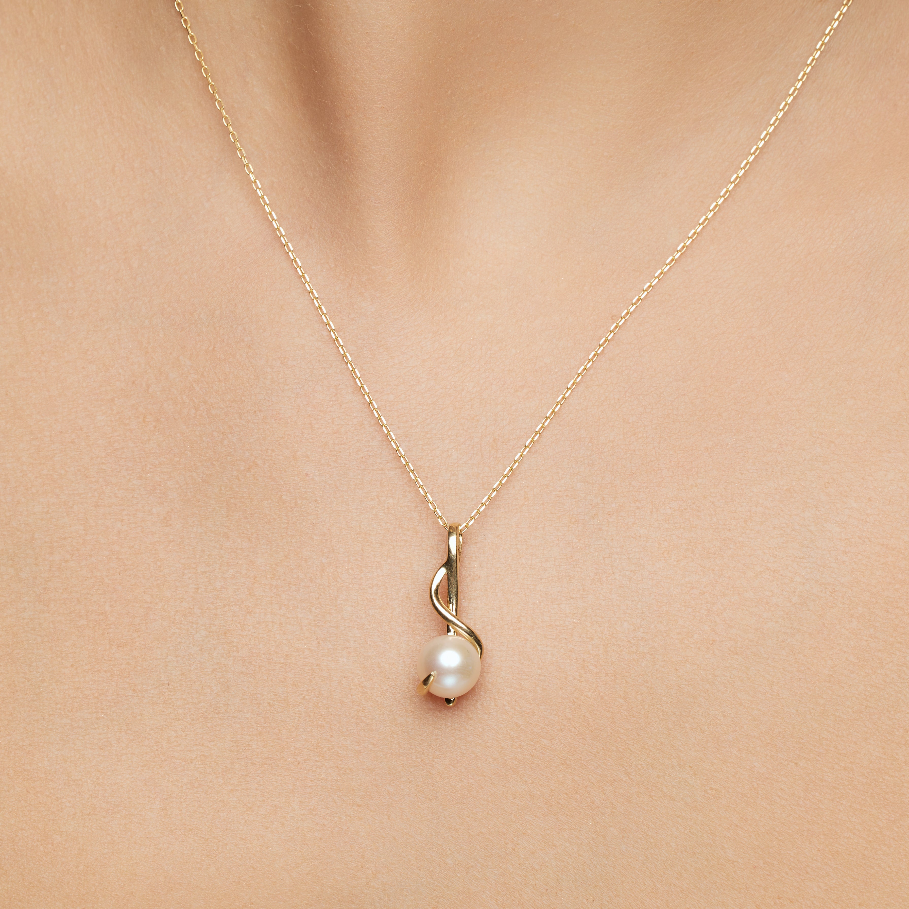 14K Yellow Gold Pendant with Culture Pearl