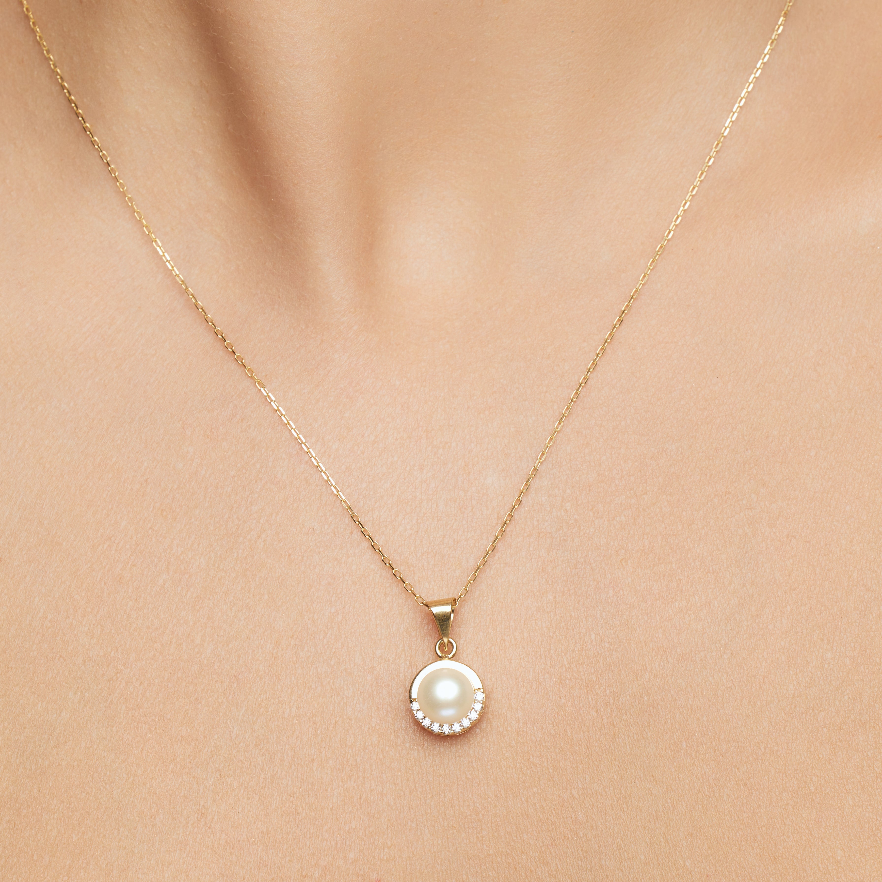 14K Yellow Gold Pendant with Culture Pearl